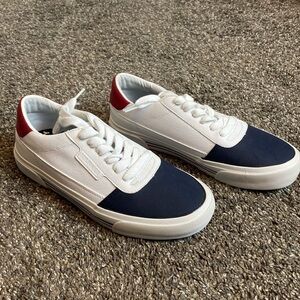 Tommy Hilfiger Women’s Twezan Sneakers Red White Navy Blue sz 8.5 NEW